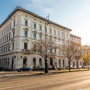 Adagio Downtown Hotel